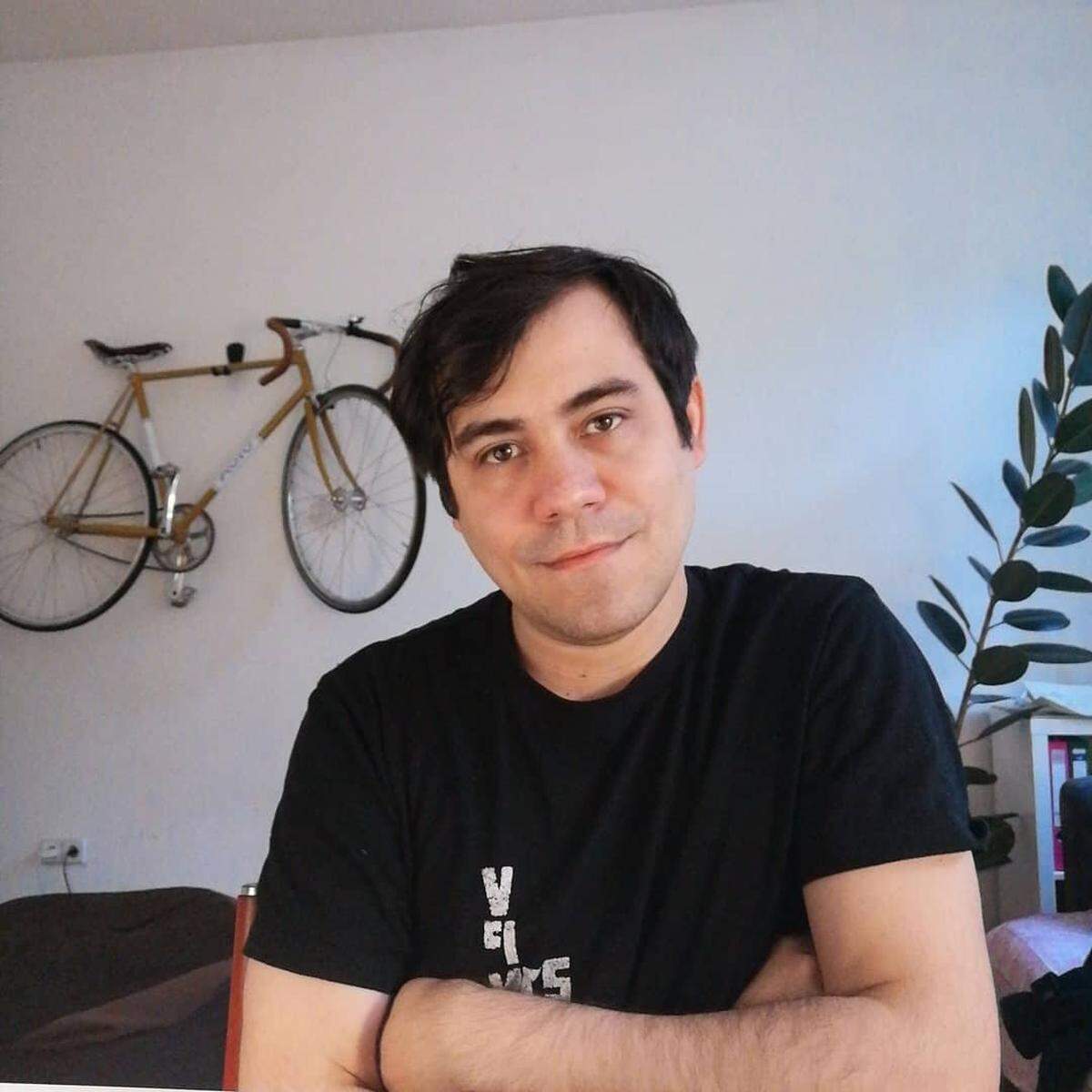 El joven artista visual cubano Hamlet Lavastida Cordobí fue detenido el 26 de junio de 2021 cuando cumplía cuarentena sanitaria después de llegar a su país.