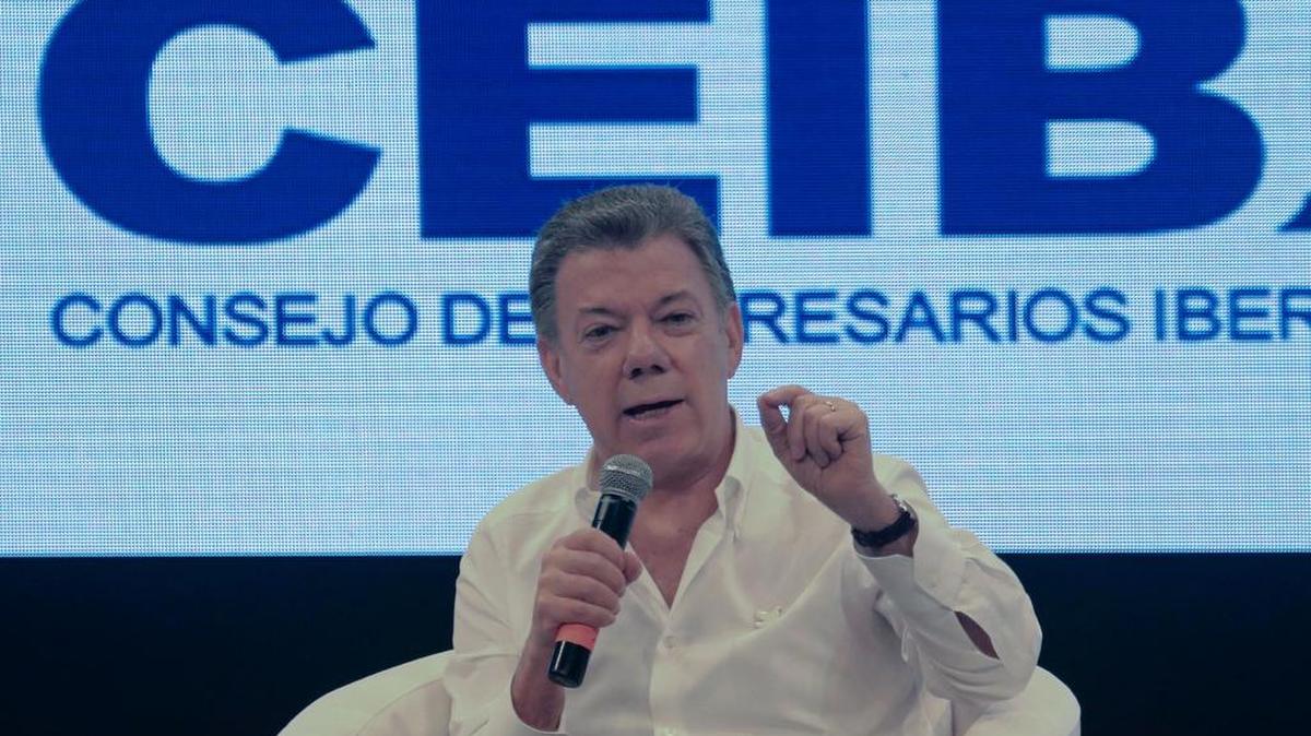 El presidente colombiano Juan Manuel Santos habla durante la XI Cumbre Iberoamericana celebrada el viernes en Cartagena, Colombia.