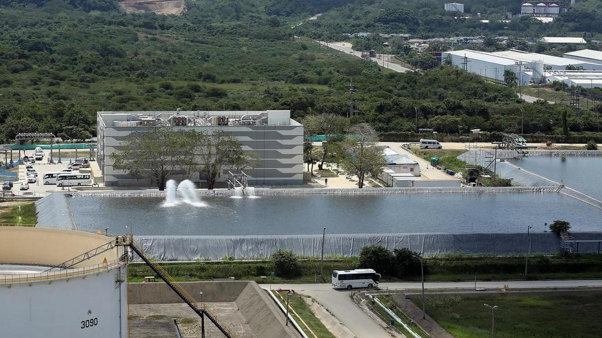 Vista general de las instalaciones de la Refinería de Cartagena (Reficar) este miércoles 21 de octubre de 2015 en la zona industrial de Mamonal en Cartagena (Colombia).