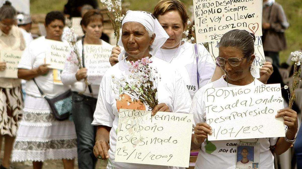 
Colectivo recuerda a las víctimas de la Operación Orión, que dejó decenas de muertos y desaparecidos en Medellín, Colombia.
