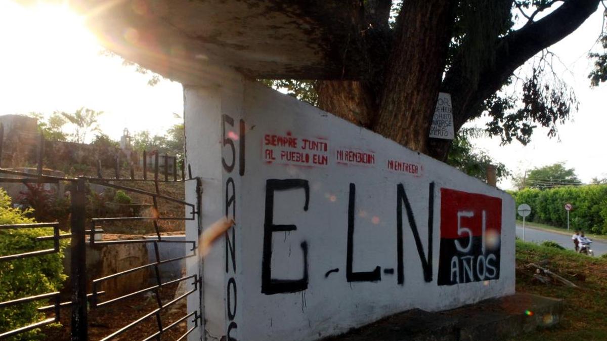 Un mural alusivo la guerrilla del ELN (Ejército de Libración Nacional) pintado en el casco urbano de la población de El Palo, Cauca, al surocidente de Colombia.