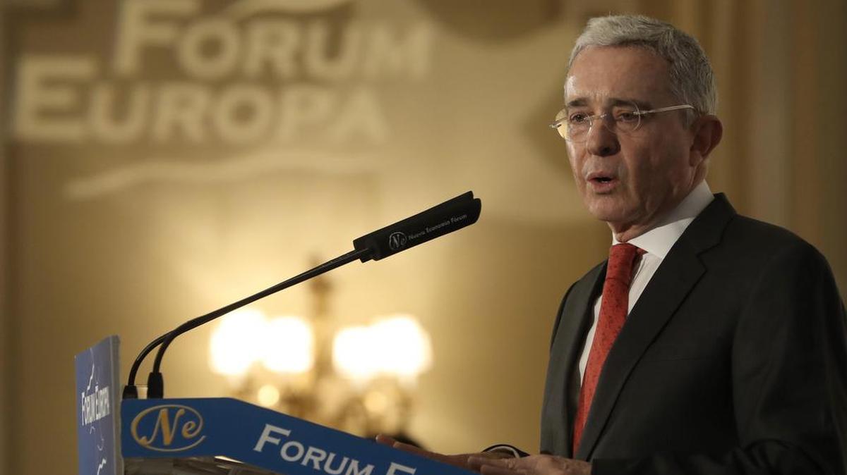 El ex presidente de Colombia, Álvaro Uribe, durante su intervención en un desayuno informativo del Fórum Europa de Madrid, el 26 de junio de 2017.