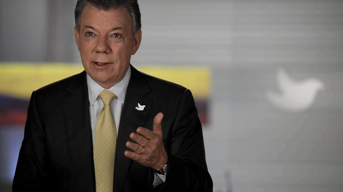 Fotografía cedida por la Presidencia de Colombia, del presidente colombiano, Juan Manuel Santos, durante una alocución el jueves 13 de octubre de 2016, en Bogotá (Colombia).
