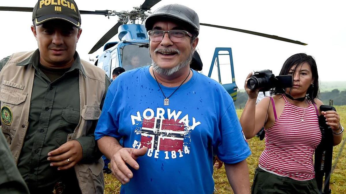 El líder rebelde de las FARC, Rodrigo Londono Echeverri, más conocido por su nombre de guerra "Timochenko", a su llegada a la Zona de Estandarización de Transición Mariana Paez, Buena Vista, municipio de Mesetas, Colombia, el 26 de junio de 2017.