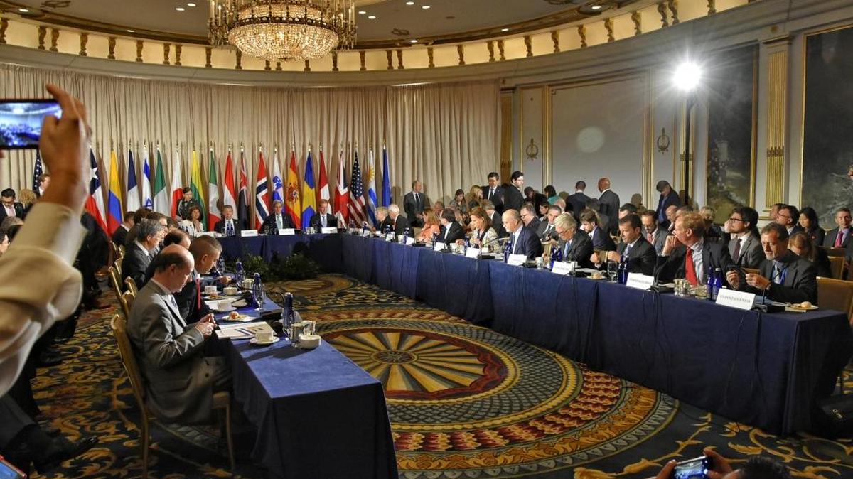 Fotografía cedida por la Secretaría de Relaciones Exteriores de México este domingo 18 de septiembre de 2016, de la reunión celebrada en Nueva York (Estados Unidos), donde la secretaria de Relaciones Exteriores de México, Claudia Ruiz Massieu, anunció que México contribuirá con un millón de dólares a la Iniciativa Global para el Desminado de Colombia.