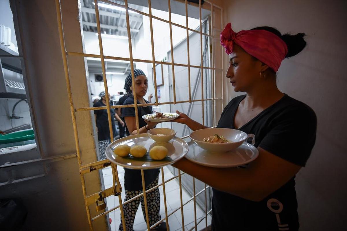 El Interno es el primer restaurante de Colombia que opera en una cárcel, en la ciudad de Cartagena.