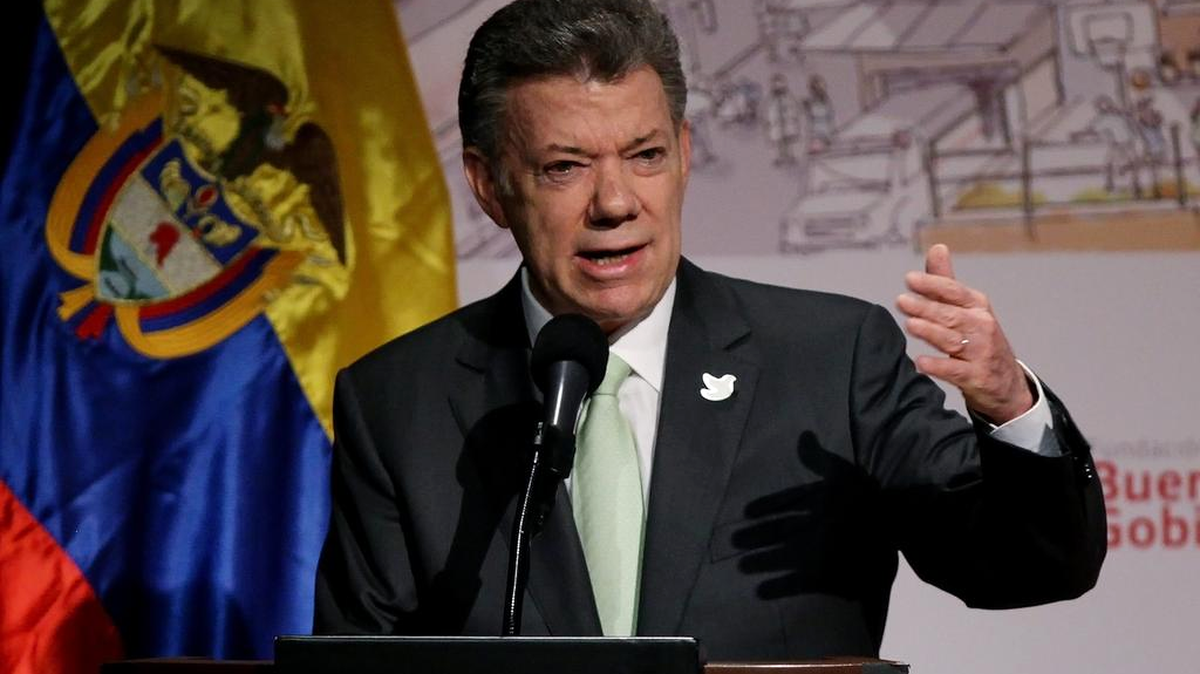 
El presidente de Colombia, Juan Manuel Santos, habla durante el panel “Paz, Seguridad Ciudadana y Democracia en las Américas” en el cierre del Foro sobre la Democracia de Nueva Generación para las Américas el miércoles 26 de agosto de 2015, en Bogotá (Colombia). 
