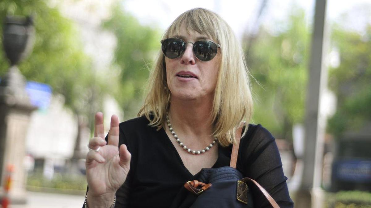 La Nobel de la Paz 1997, la estadounidense Jody Williams a su llegada el martes 24 de enero de 2012, a una reunión, en la Ciudad de México.