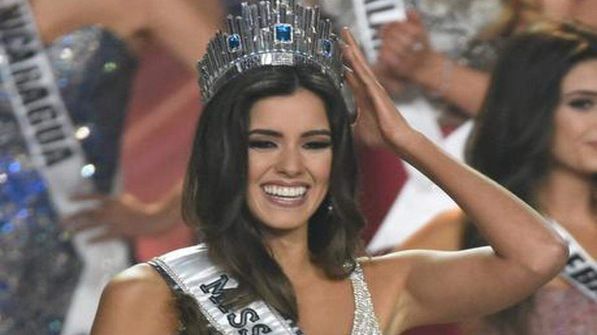 

Miss Universo, Paulina Vega, en el momento mágico de su coronación.
