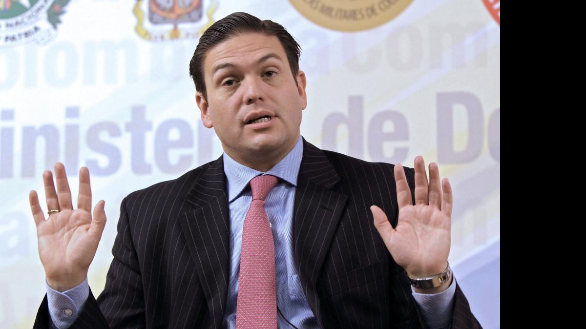
El ministro de Defensa de Colombia, Juan Carlos Pinzón, habla durante una conferencia de prensa en Bogotá, ne el 2012. 

