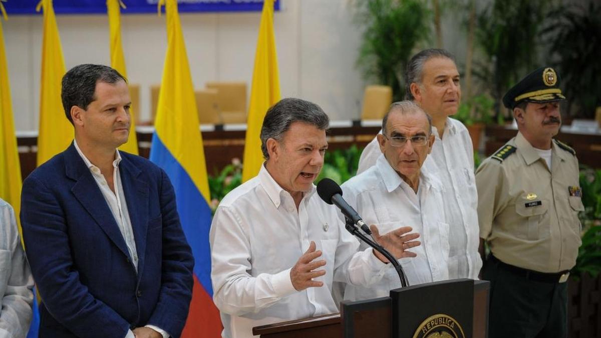 
El presidente de Colombia, Juan Manuel Santos, habla durante una rueda de prensa en La Habana, el miércoles, tras anunciar un acuerdo alcanzado con las FARC sobre el conflicto armado.
