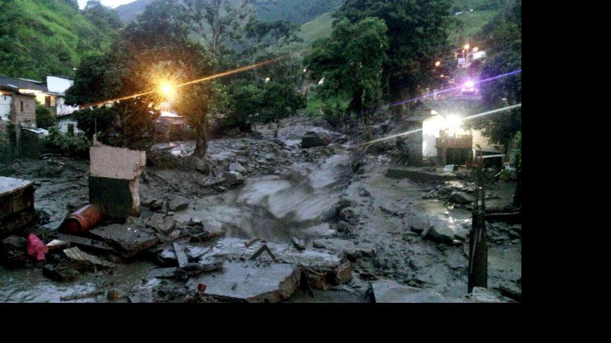 
Fotografía cedida por la Fuerza Aérea Colombiana de un sector del municipio de Salgar después de una avalancha el lunes 18 de mayo de 2015, en el departamento de Antioquia, al noroeste de Colombia. Al menos 33 personas murieron y hay un número indeterminado de desaparecidos. 
