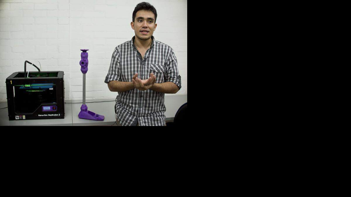 
Juan Pablo Muñoz, estudiante de diseño industrial, es el creador de la iniciativa para desarrollar prótesis de bajo costo impresas en 3D. 
