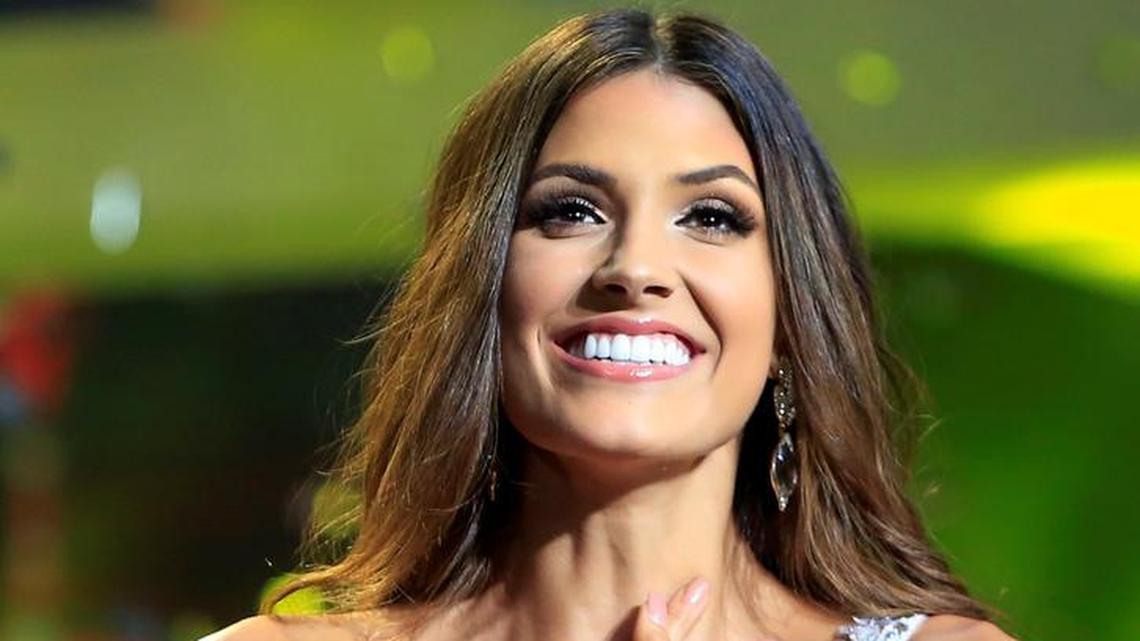 La nueva señorita Colombia, Gabriela Tafur, celebra luego de ser elegida como la soberana de la belleza colombiana el lunes 12 de noviembre de 2018, en el Concurso Nacional de la Belleza, en el Centro de Convenciones Cartagena de Indias (Colombia).