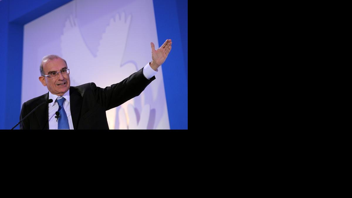 
El jefe del equipo negociador del gobierno colombiano en las negociaciones de paz, Humberto de la Calle, habla el martes en Bogotá, en un foro organizado por la Universidad El Rosario y el diario El Tiempo.

