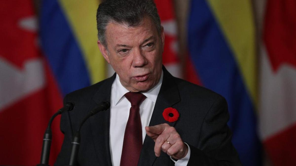El presidente colombiano Juan Manuel Santos habla durante una conferencia de prensa conjunta con el primer ministro canadiense Justin Trudeau en Parliament Hill en Ottawa, Ontario, el 30 de octubre de 2017.