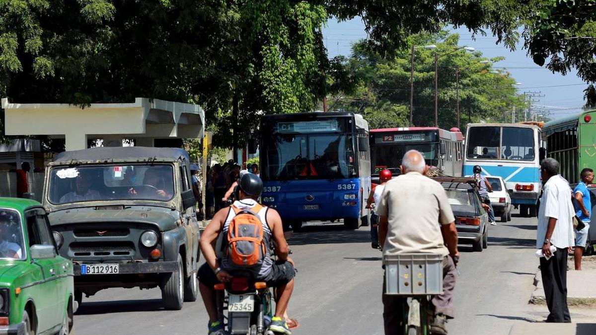 
El transporte, como la mayoría de los sectores en Cuba, se suma a la lista de graves problemas en la isla durante décadas.
