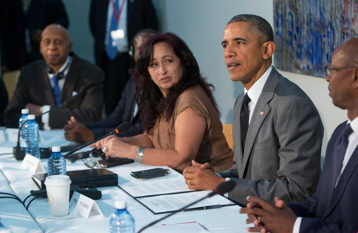 El presidente Barack Obama se reúne con disidentes cubanos en la embajada de Estados Unidos, el martes 22 de marzo de 2016, en La Habana, Cuba. Desde la izquierda están Guillermo 'Coco' Farinas, Nelson Alvarez Matute y Miriam Celaya.
