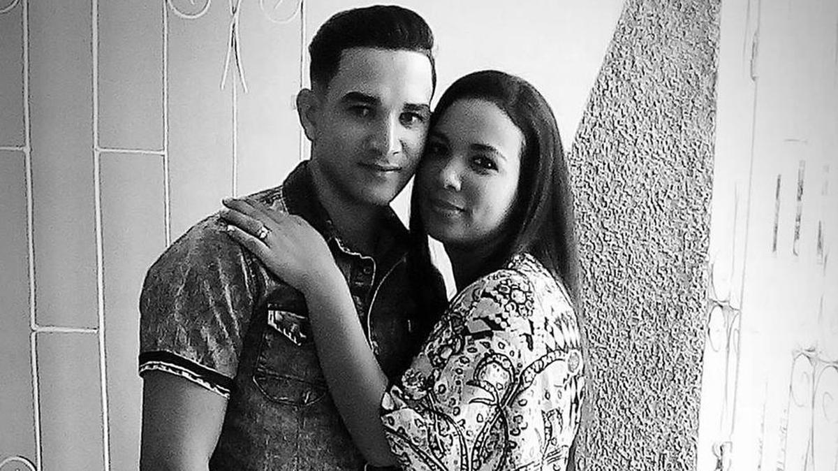 Osmani Hidalgo Leyva junto a su esposa Elianis Díaz.