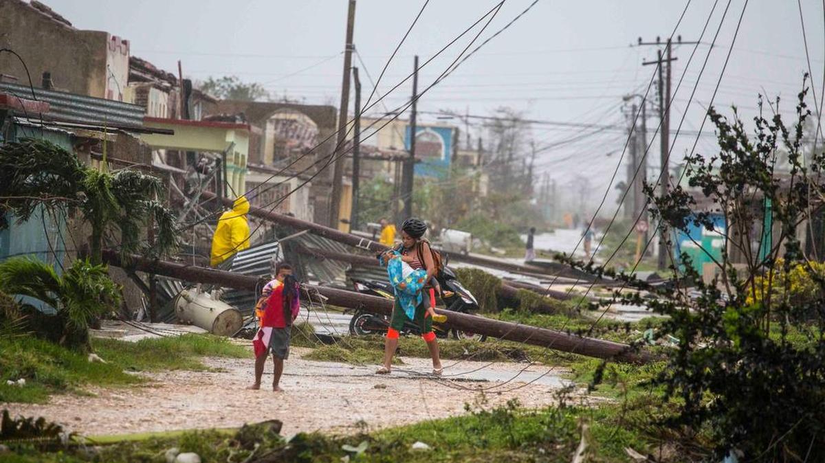 El huracán Irma azotó Caibarién, donde las calles quedaron bloqueadas por postes, líneas eléctricas y telefónicas, árboles derribados y otros escombros. La jutía rata, especie endémica cubana en “peligro crítico de extinción”, ha desaparecido de su único hábitat en Cayo Fragoso (centro-norte) tras el paso del huracán.