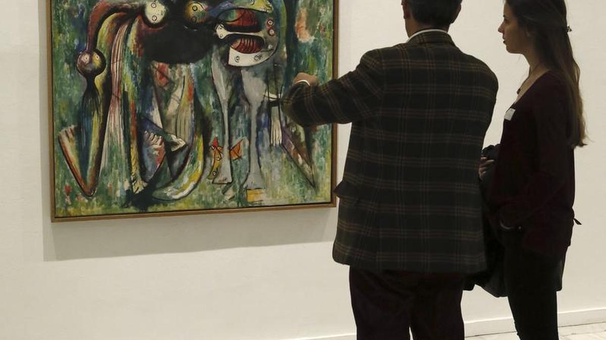 Cerca de 250 obras entre pinturas, dibujos, grabados y cerámicas, además de documentos y fotografías, constituyen la gran retrospectiva que el museo Reina Sofía dedica al cubano Wifredo Lam.