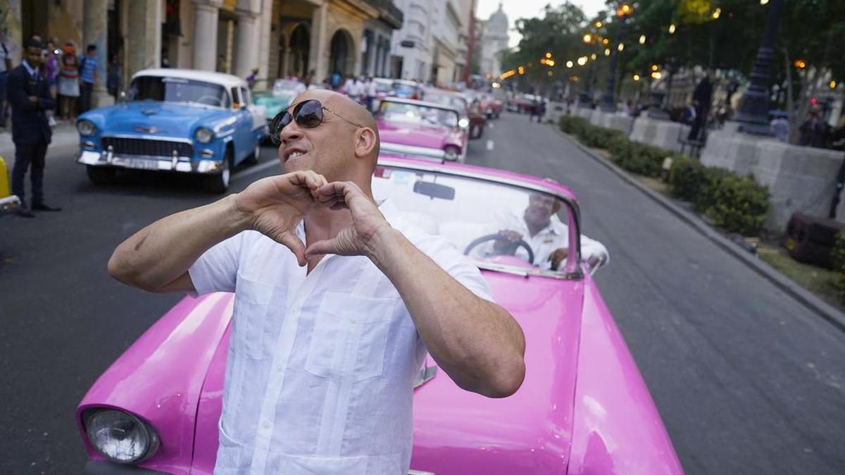 El famoso actor Vin Diesel, en su reciente visita a La Habana, comparte públicamente su afinidad con Cuba y con su pueblo.