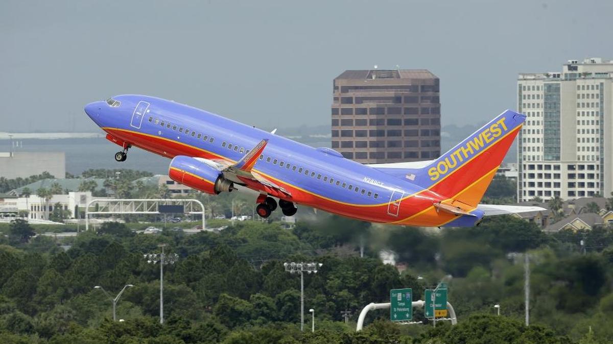 Un Boeing de la línea Southwest, una de las compañías autorizadas por DOT, despega del Aeropuerto Internacional de Tampa.