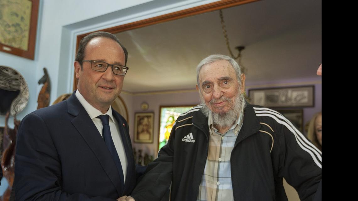 
El presidente de Francia, François Hollande, mantuvo en La Habana un encuentro con el ex mandatario cubano Fidel Castro, durante la histórica visita que el jefe de Estado galo ha cursado a la isla.  
