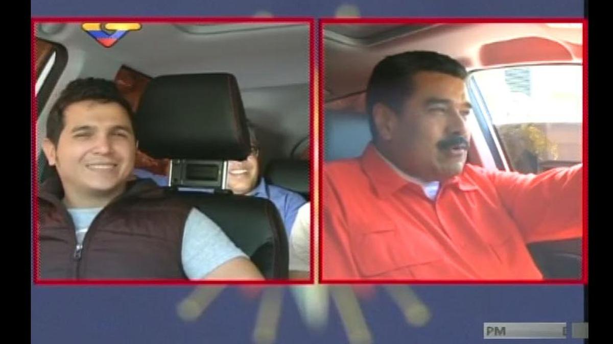 El presidente venezolano Nicolás Maduro junto a los integrantes del dúo cubano Buena Fe.