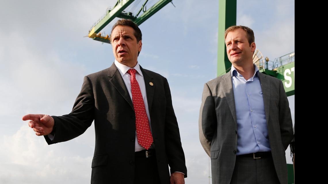 
Andrew Cuomo (izq.), gobernador de Nueva York, visita el puerto del Mariel junto a una delegación comercial el pasado 21 de abril.


