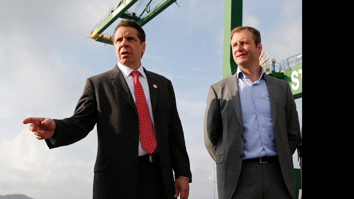
Andrew Cuomo (izq.), gobernador de Nueva York, visita el puerto del Mariel junto a una delegación comercial el pasado 21 de abril.


