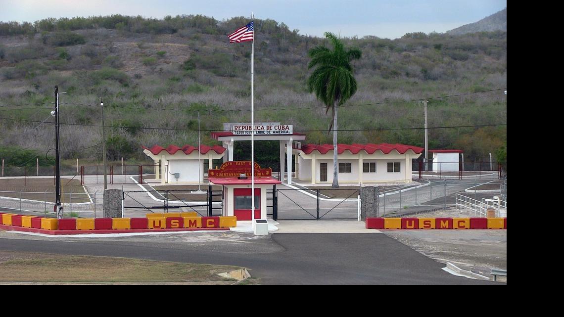 
Entrada noroeste de la Base Naval de Guantánamo en en Cuba.

