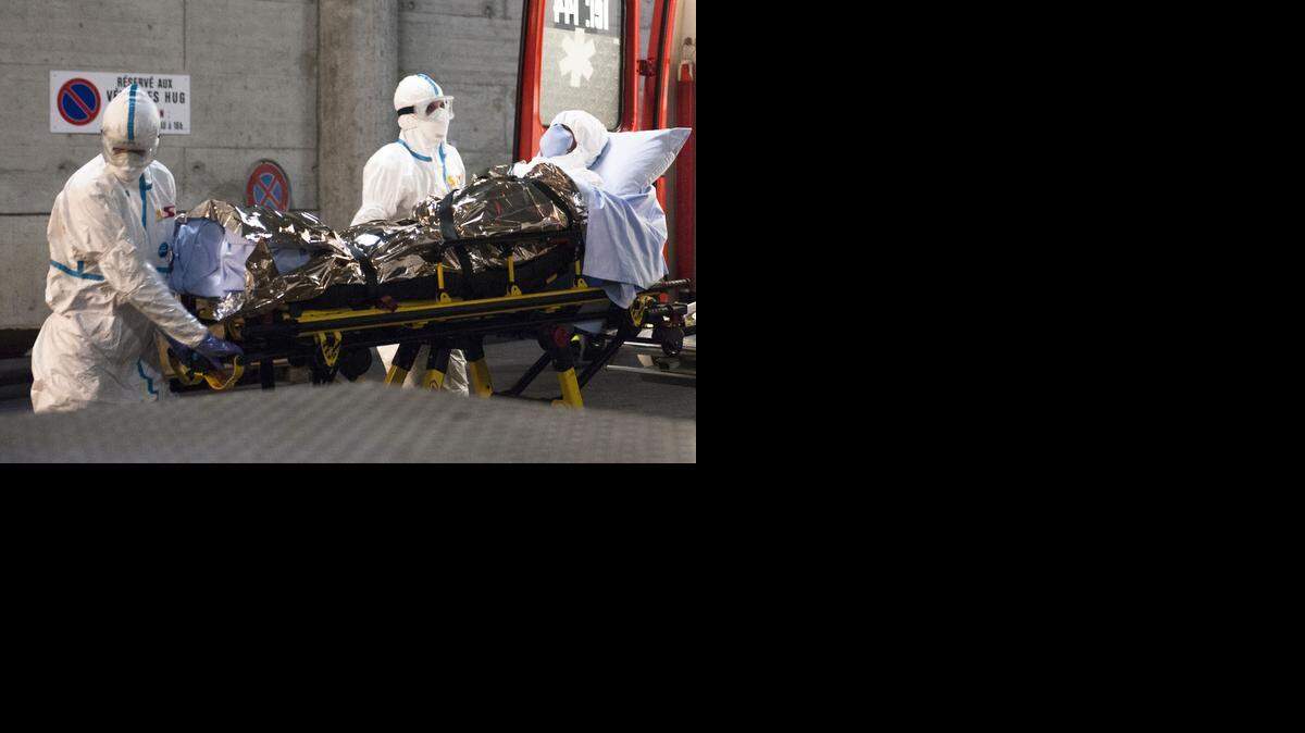 
Las pruebas realizadas al médico contagiado con el ébola confirman la desaparición del virus en sus fluidos corporales, por lo que próximamente será dado de alta. 
