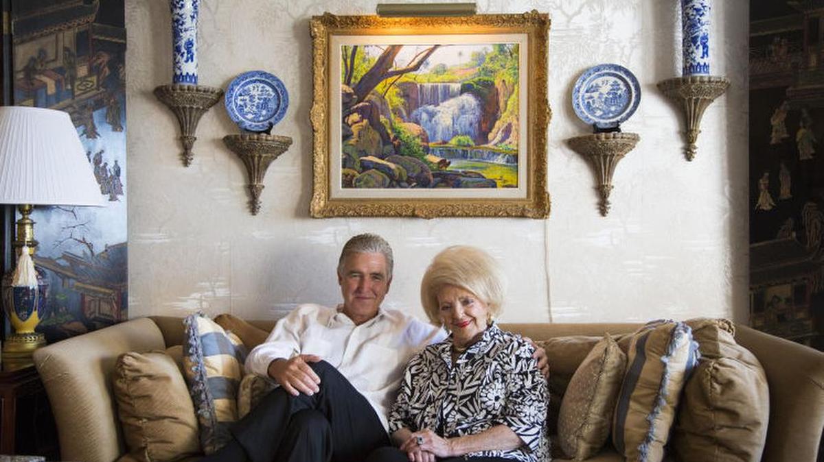 Burke Francisco Hedges y su madre, Maritza Hedges Smith, quieren recuperar más de 20 propiedades, valoradas en $50 millones, confiscadas por el gobierno cubano.