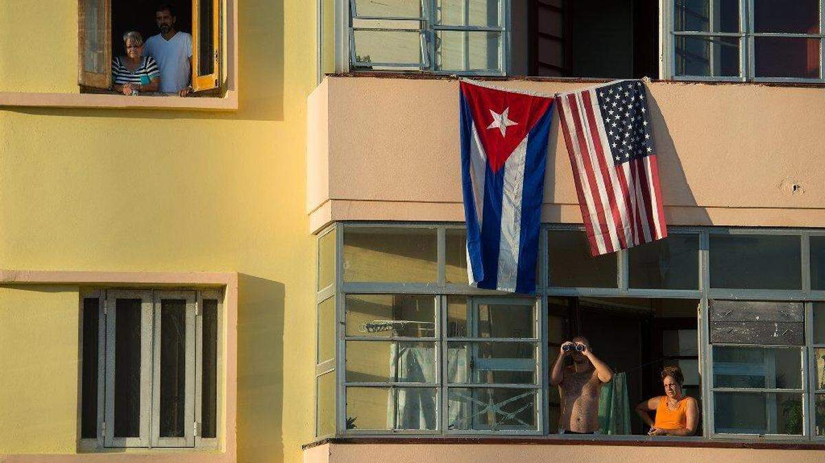 Los familiares de viajeros autorizados en determinadas categorías de viaje (por ejemplo, educativas, periodísticas o religiosas), podrán acompañarlos en sus actividades en Cuba.