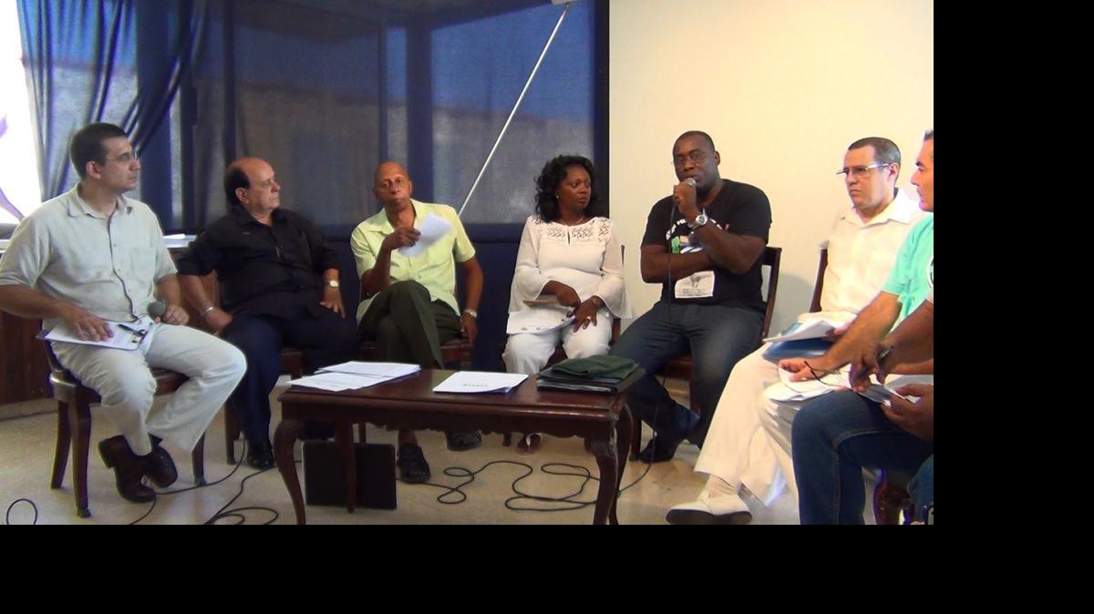 
Disidentes de distintas organizaciones reunidos durante la presentación del proyecto de Ley de Aministía.
