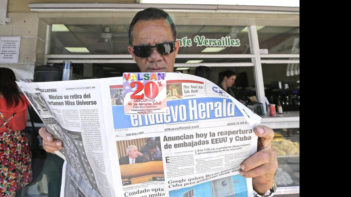 
El anuncio de la reapertura de embajadas en Washington y La Habana ha provocado reacciones diametralmente opuestas entre el público.


