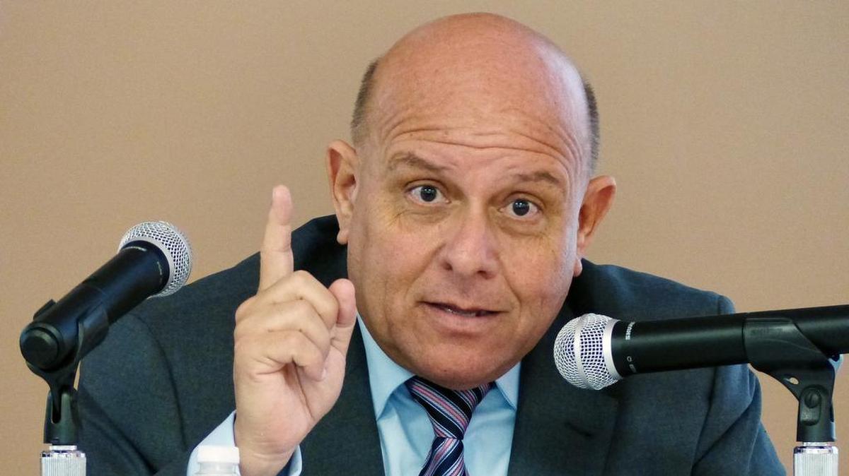 Dagoberto Valdes, director de la Revista Convivencia, habla en la Universidad St. Thomas en Miami en esta foto de archivo.