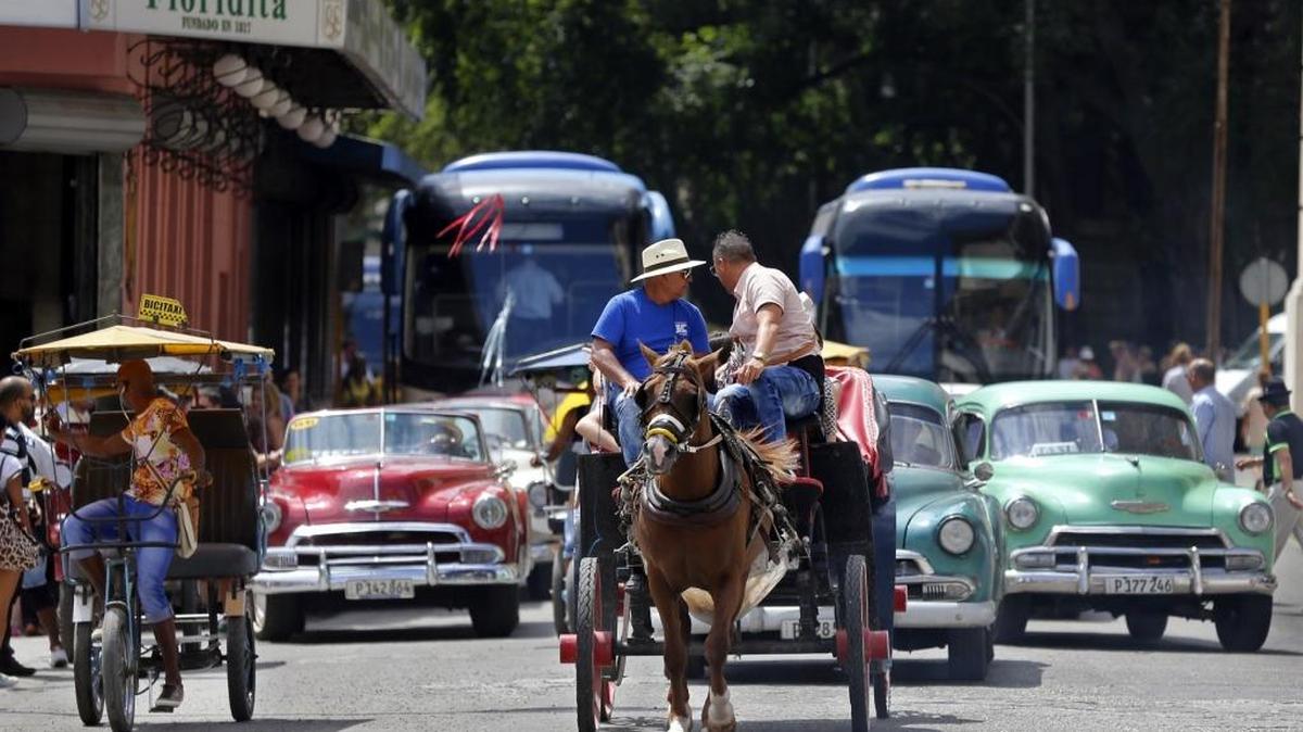 Foto de archivo de una de las principales zonas turísticas de La Habana, Cuba, con atractivos históricos como el bar Floridita, mientras el turismo en la isla cae y el gobierno busca nuevos viajes desde mercados como Perú ante la crisis y el vacío que deja Venezuela.