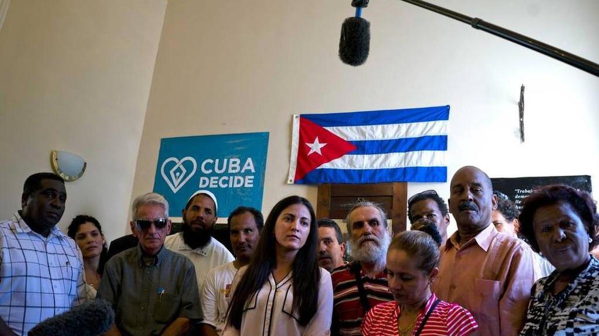 Rosa María Payá, al centro, junto a miembros de la Red Latinoamericana de Jóvenes por la Democracia, durante la conferencia de prensa que siguió la celebración de la ceremonia de entrega del premio “Oswaldo Payá”.