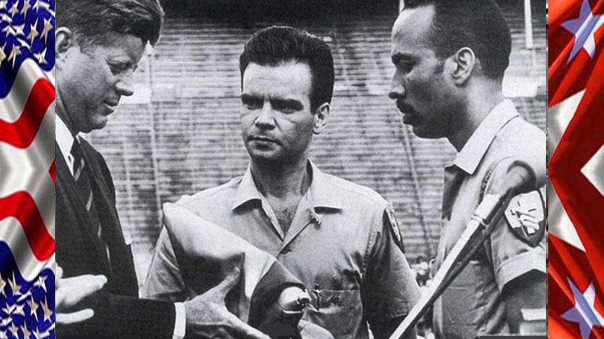 El presidente John F. Kennedy, Dr. Manuel Artime Buesa (centro), Líder Civil de la Invasión de Bahía de Cochinos; y Erneido A. Oliva, Segundo Jefe de la Brigada de Asalto 2506.
