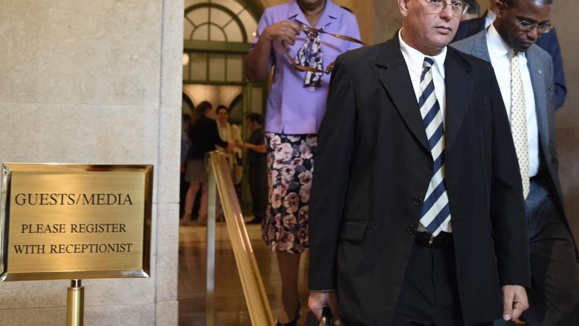 El Ministro de Agricultura de Cuba, Gustavo Rodriguez Rollero, a su llegada este jueves 2 de junio de 2016 a una conferencia en la Cámara de Comercio de EEUU, en Washington, como parte de una visita oficial.