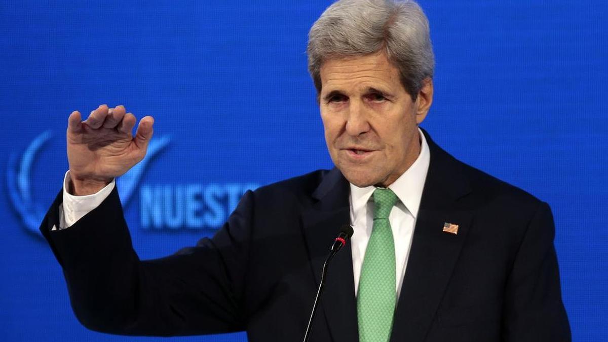 
 El secretario de Estado de EE.UU., John Kerry, durante su discurso en la ceremonia de inauguración de la conferencia "Nuestro Océano" hoy, lunes 5 de octubre de 2015, en Valparaíso (Chile). 
