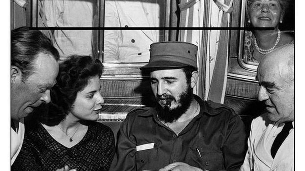 Foto sin fechar de Marita Lorenz y Fidel Castro en la portada del libro “Yo fui la espía que amó al comandante”.