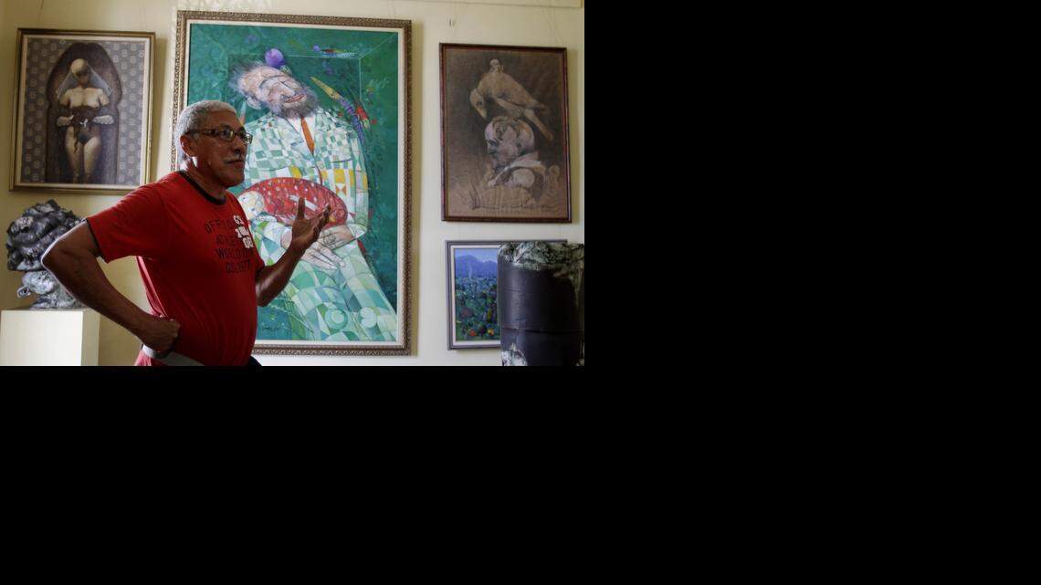 
El artista cubano Pedro Pablo Oliva, en su casa de Pinar del Río en el 2011.
