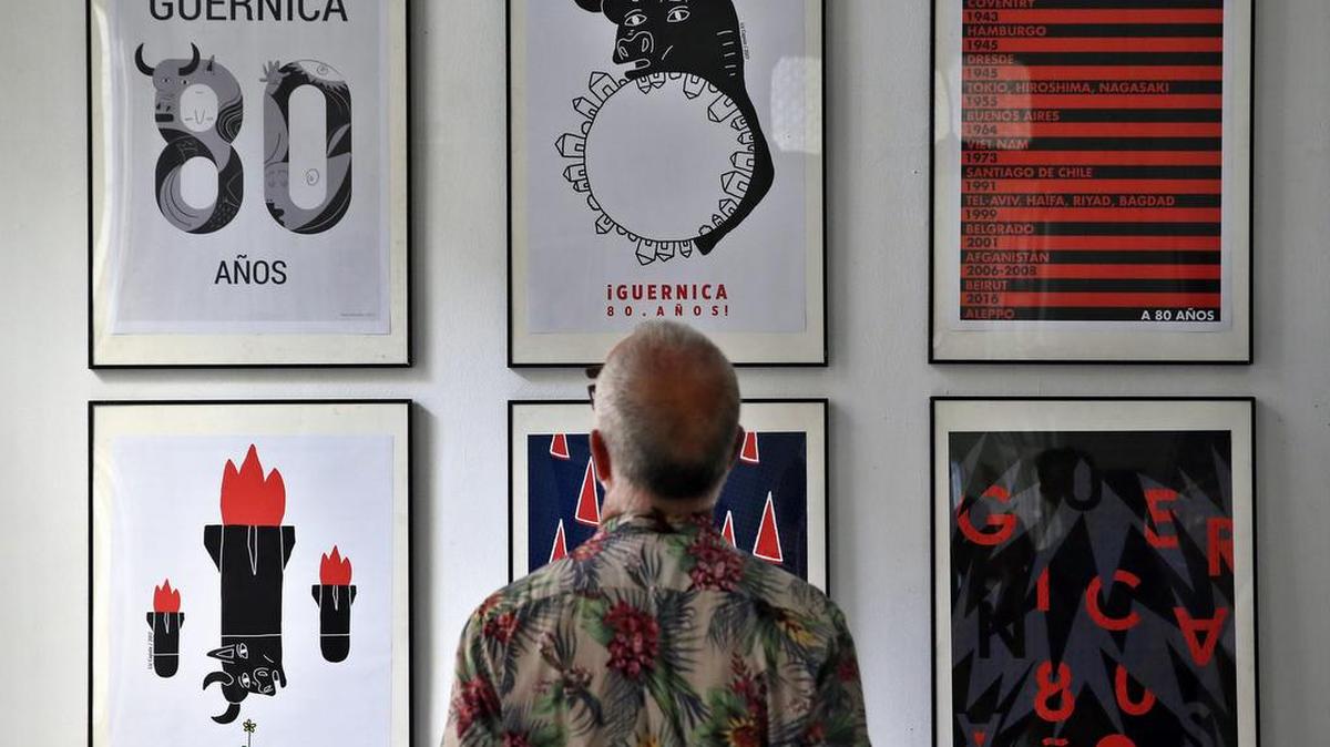 Un hombre observa varios de los carteles participantes en el concurso (degrees)Guernica de Picasso, 80 años! el jueves 29 de junio de 2017, en la Embajada de España en La Habana (Cuba).