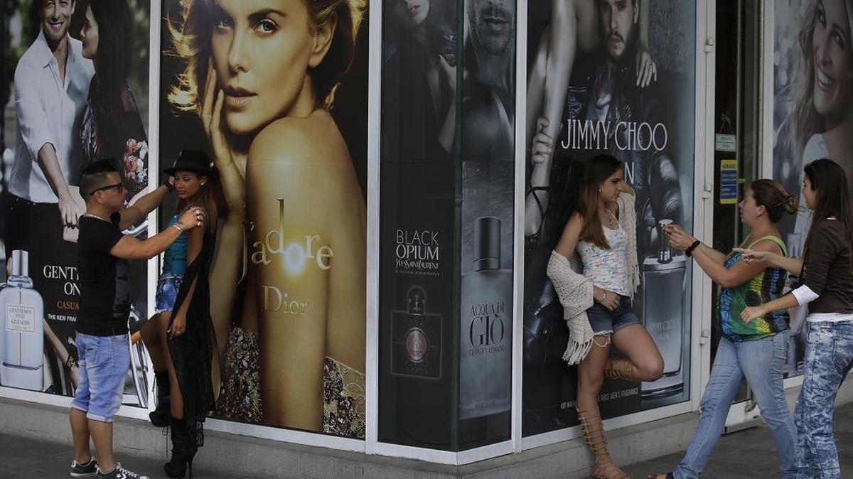 Anuncios publicitarios en La Habana, Cuba.