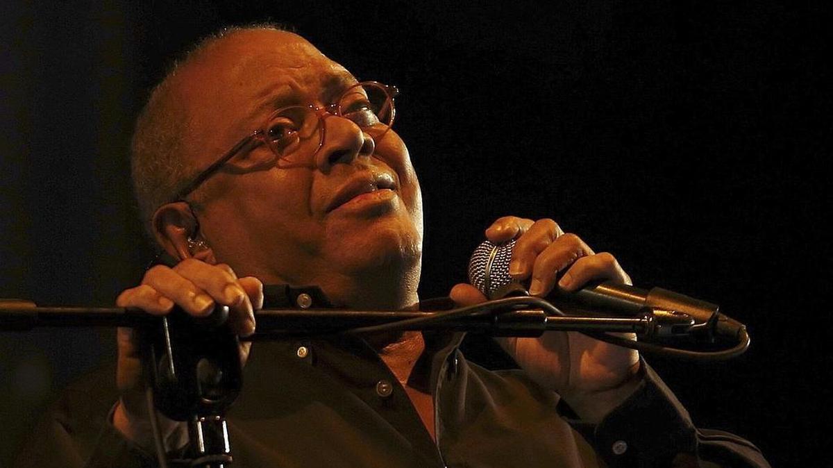 El cantante cubano Pablo Milanés se presenta en el Teatro Nuevo Apolo de Madrid, España, el 02 de marzo de 2015. 
