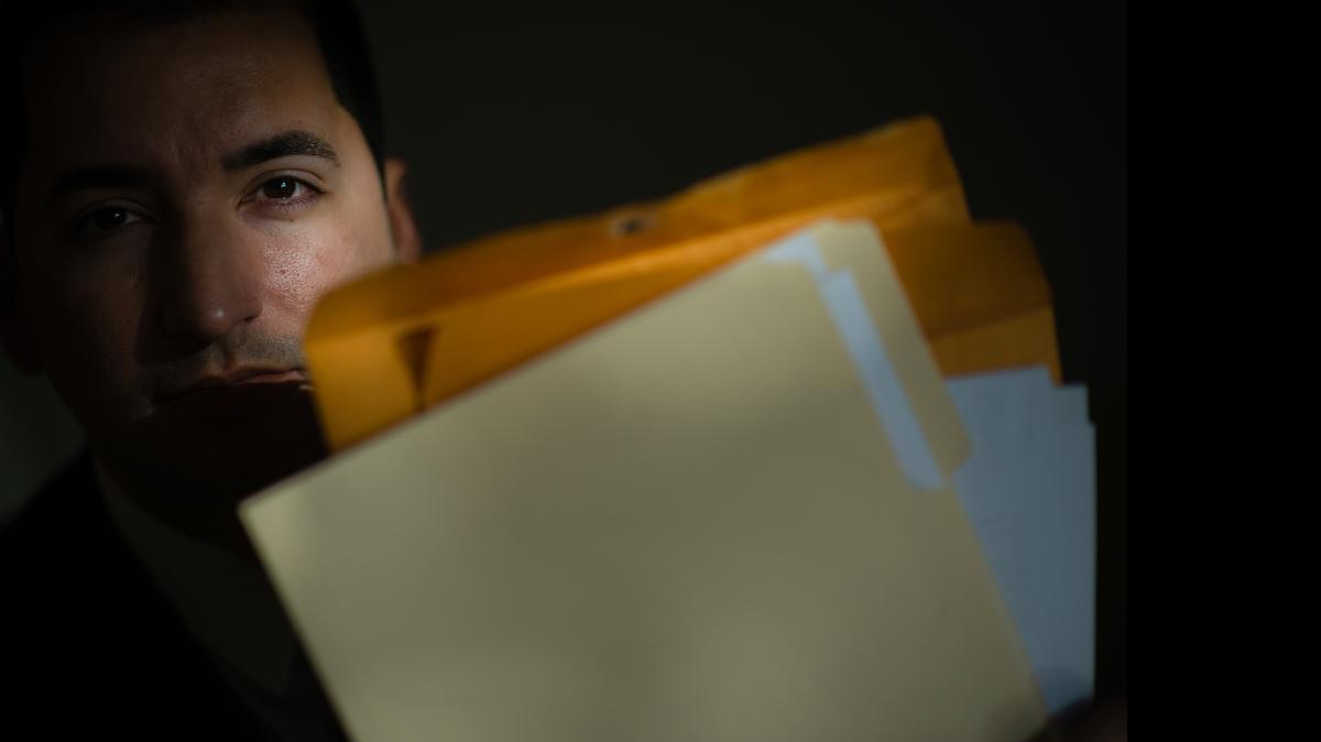 
Fernando Álvarez es un detective privado con licencia, con oficinas en California y Coral Gables.
