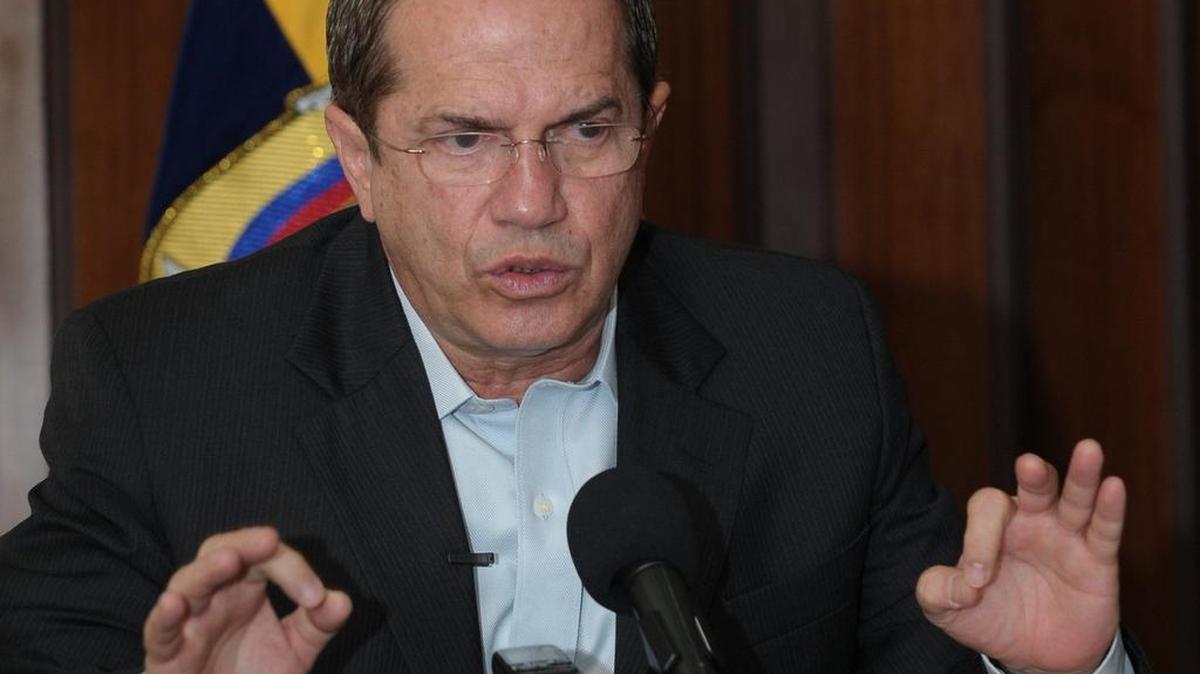 La “Cancillería anunciará que ciudadanos cubanos que hubieren comprado boletos aéreos antes del 26 de nov.iembre del 2015 recibirán visa para Ecuador”, añadió Patiño en su cuenta de la red social. Foto de archivo